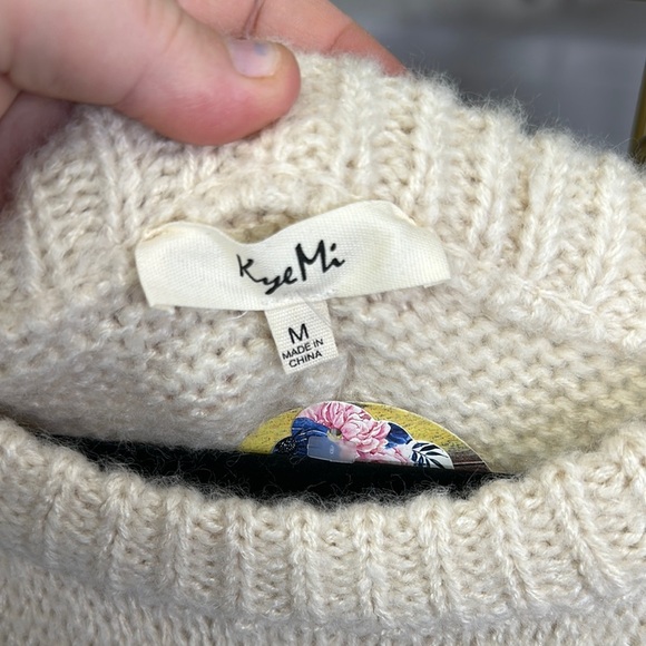 🩷 2/$90 - Kye Mi Two-tone knit sweater - Picture 3 of 5